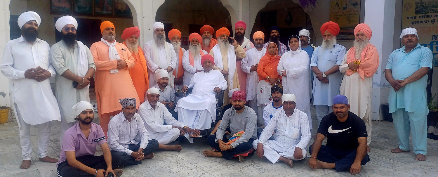Thousands of devotees from the country and abroad who reached the historic Damri Yatra were welcomed - Sant Sarwan Das Bohan, Sant Nirmal Das Babajaude.